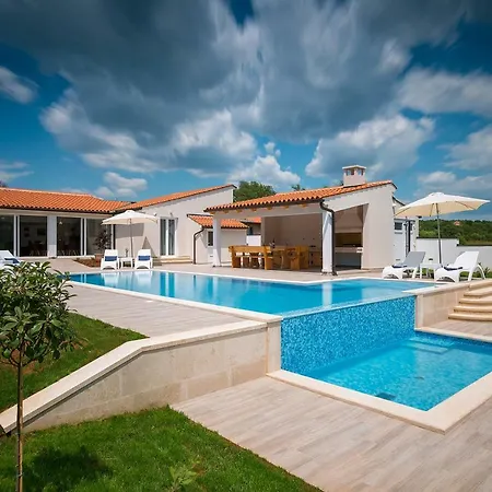 Milemanda Villa *